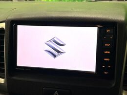 【純正ナビ】人気の純正ナビを装備しております。ナビの使いやすさはもちろん、オーディオ機能も充実！キャンプや旅行はもちろん、通勤や買い物など普段のドライブも楽しくなるはず♪