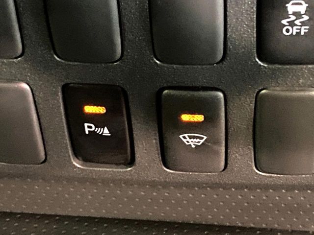 【クリアランスソナー】バンパーに付いたセンサーが障害物を検知！一定の距離に近づくとアラートで教えてくれます♪狭い駐車スペースや車庫入れ時も安心ですね☆