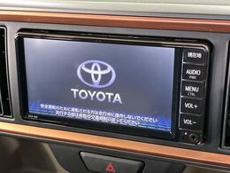 【純正ナビ】人気の純正ナビを装備しております。ナビの使いやすさはもちろん、オーディオ機能も充実！キャンプや旅行はもちろん、通勤や買い物など普段のドライブも楽しくなるはず♪