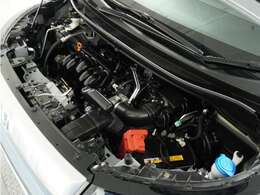 エンジンは車の心臓部分です。このエンジンルームが汚いとトラブルの基になります。当店は専用の液剤を使って徹底的に綺麗にします。