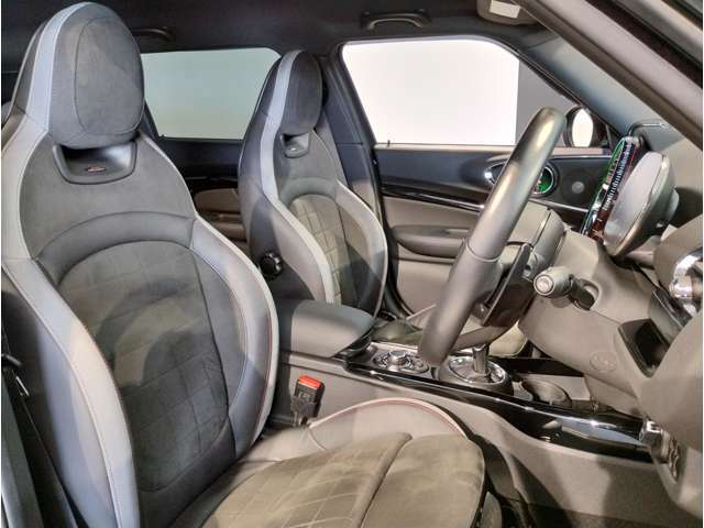 MINIは様々なオリジナルを作ることのできるお車です。専用のシートカバーも作成可能で御座いますので、ご希望の仕様など御座いましたらご相談くださいませ。きっとご希望のシートカバーの作成が可能です。