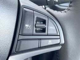 【アダプティブクルーズコントロール】高速道路での長距離走行が楽に！！自動で速度を保つクルーズコントロールが、衝突軽減システムと連携し、前方の車両を感知して車間を保つように速度調節してくれます！！