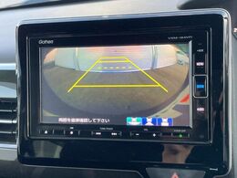 【バックカメラ】駐車時に後方がリアルタイム映像で確認できます。大型商業施設や立体駐車場での駐車時や、夜間のバック時に大活躍！運転スキルに関わらず、今や必須となった装備のひとつです！