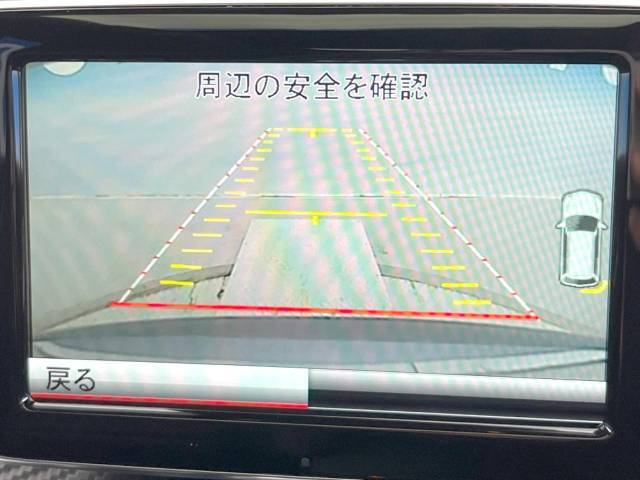 ●ガイドライン付きバックカメラ：不安な駐車もこれで安心！ガイドライン付きなので狭い箇所での駐車もラクラクです！