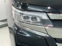 LEDヘッドライトは、点灯の瞬間から最大光量を発揮し、突然暗くなるトンネルなどでの安定感を高めます。