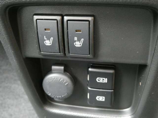 シートヒーター完備！寒い時期でも快適に運転できますよ！！