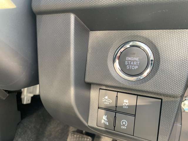 【当店のこだわり】入庫後のお車は選任スタッフによる細部清掃を実施しております。足回り、エンジンルーム、室内、室外を隅々まで綺麗にしております。展示車はピカピカです。全国配送も可能ですのでご相談下さい