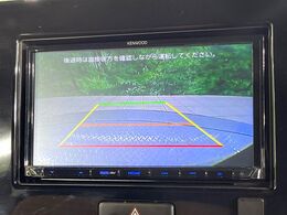 【バックカメラ】駐車時に後方がリアルタイム映像で確認できます。大型商業施設や立体駐車場での駐車時や、夜間のバック時に大活躍！運転スキルに関わらず、今や必須となった装備のひとつです！
