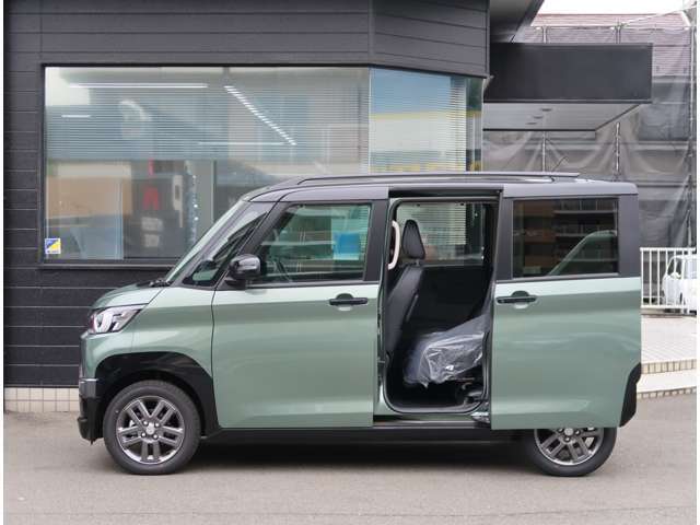 両側電動スライドドア　ハンズフリー機能付き