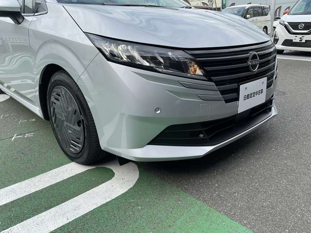 前後バンパーにはコーナーセンサーも付いてます♪障害物に近づくと音でも知らせてくれます♪