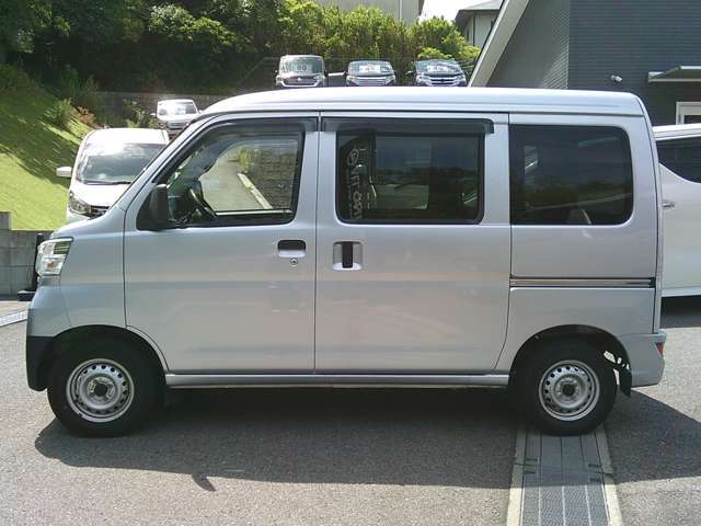 両側スライドドアです。