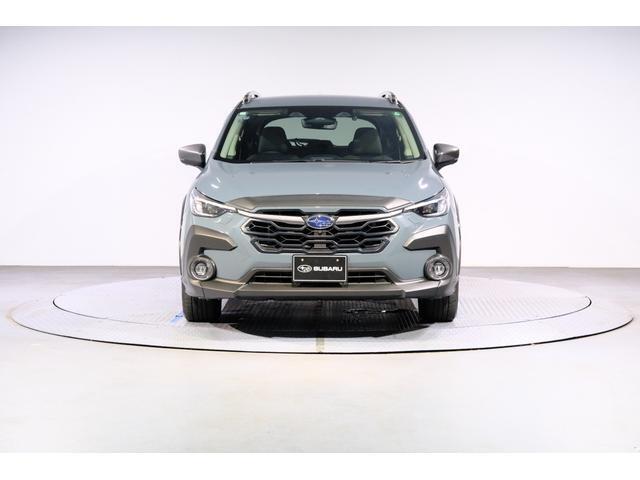 ヘッドライトはアダプティブドライビングビーム(ADB)を採用。状況に応じてHI＆LOWビームを自動で切り替えます。