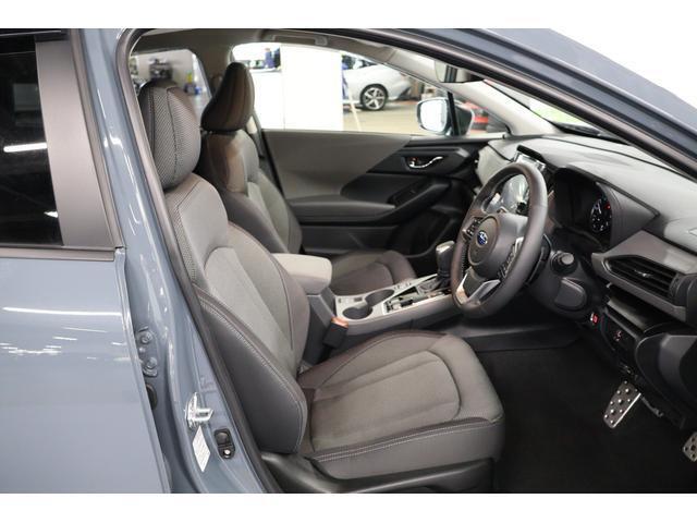 運転席は乗り降りでできた皺がありますが、擦れや切れなどは無く状態は良好です！これから寒くなってくると便利なシート-ヒーターも付いてます！