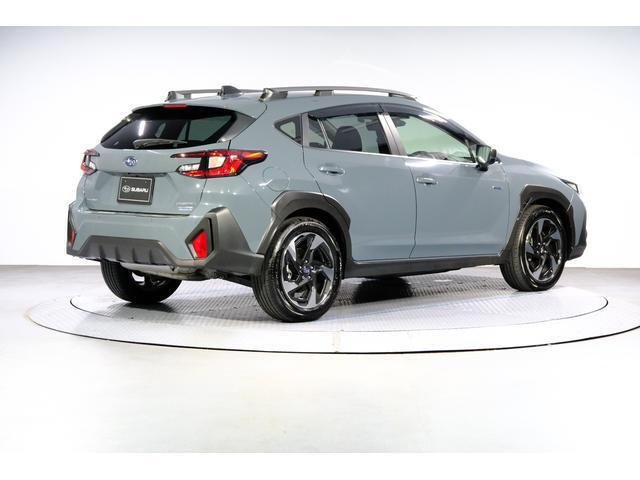 スバル認定中古車！フロントノーズガーニッシュやカーゴステップパネルが装着されたオフショアブルーのクロストレックが入庫しています。