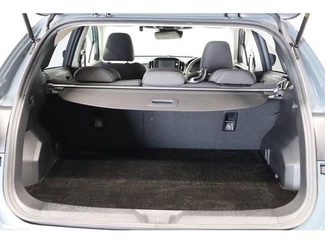 可倒式リヤシートを使って荷室をアレンジすることで、大きな荷物や長い荷物でも載せられます