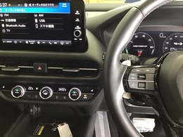ホンダ純正メモリーナビ搭載なので、遠方へのドライブもお任せ下さい！ステアリング左手側にオーディオ関連のコントロールスイッチを配置しています。操作時は視線を逸らすことなく運転に集中できます