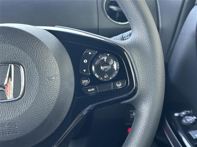 こちら運転席周りの操作部分の写真になります。各部しっかり動作の確認をしておりますので、ご安心だくさい。また、第三者機関の鑑 定書もありますので、そちらも併せて、ご確認いただければ幸いです！