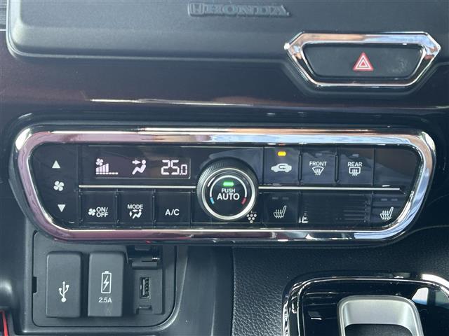 こちら運転席周りの操作部分の写真になります。各部しっかり動作の確認をしておりますので、ご安心だくさい。また、第三者機関の鑑 定書もありますので、そちらも併せて、ご確認いただければ幸いです！