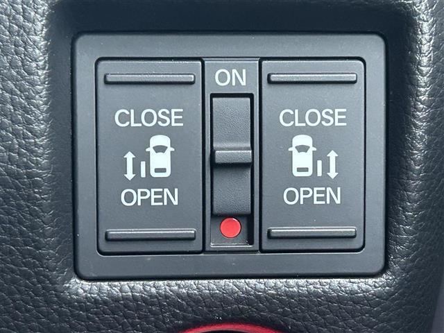 こちら運転席周りの操作部分の写真になります。各部しっかり動作の確認をしておりますので、ご安心だくさい。また、第三者機関の鑑 定書もありますので、そちらも併せて、ご確認いただければ幸いです！