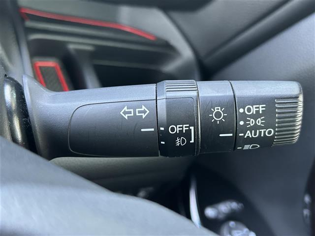 こちら運転席周りの操作部分の写真になります。各部しっかり動作の確認をしておりますので、ご安心だくさい。また、第三者機関の鑑 定書もありますので、そちらも併せて、ご確認いただければ幸いです！