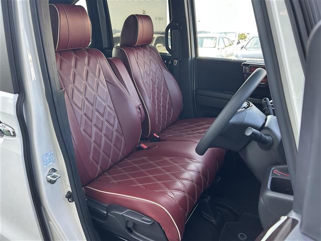 【運転席】座り心地が良いシートなので長時間の運転でも快適にお過ごしいただけます。新品のフロアマットのご注文も可能です。掲載箇所以外にご希望の写真がございましたらお気軽にお問い合わせ下さい。