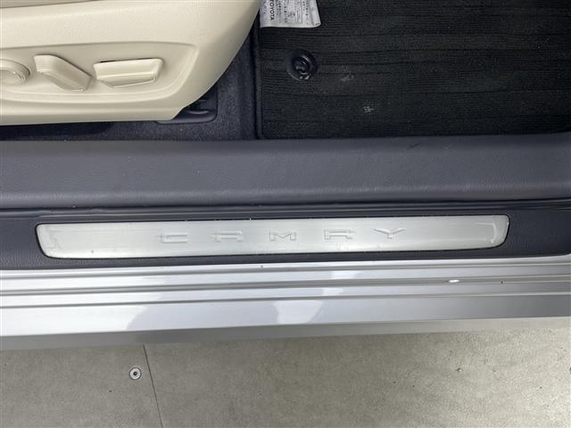 【運転席】座り心地が良いシートなので長時間の運転でも快適にお過ごしいただけます。新品のフロアマットのご注文も可能です。掲載箇所以外にご希望の写真がございましたらお気軽にお問い合わせ下さい。