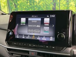 【メーカー純正ナビ】インテリアに溶け込むスタイリッシュな「専用設計」メーカーナビを装備♪視認性や操作性など基本性能にも優れ、より上質なカーライフをお楽しみいただけます。