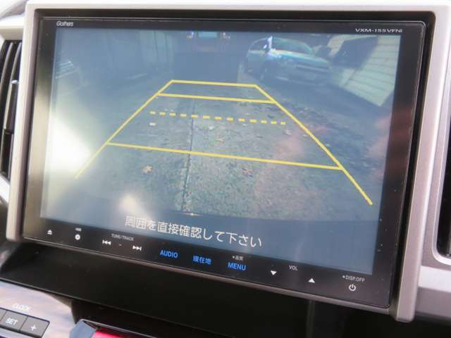車庫入れも楽々のカラーバックモニター（ガイドライン付）