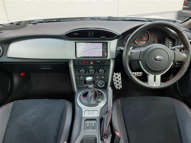 ■　内装　■　ハーフレザーとアルカンターラのコンビシートはメーカーオプションです