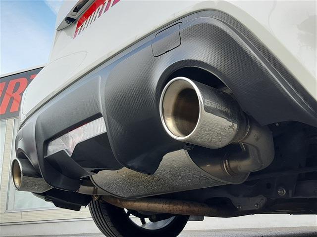 ■　装備6　■　5ZIGENマフラー：排気効率の向上と車検対応の音量・音質を両立させ、見た目にも拘ったデザインです