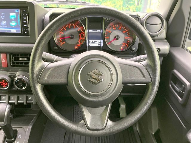 ステアリングも使用感が少なく、きれいな状態となっております♪