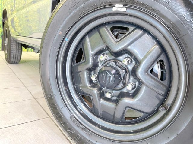 【純正16インチアルミホイール】外観にマッチした純正アルミホイールを装着しております。各種社外アルミホイールや、スタッドレスタイヤも取扱いしております。是非ご相談ください♪