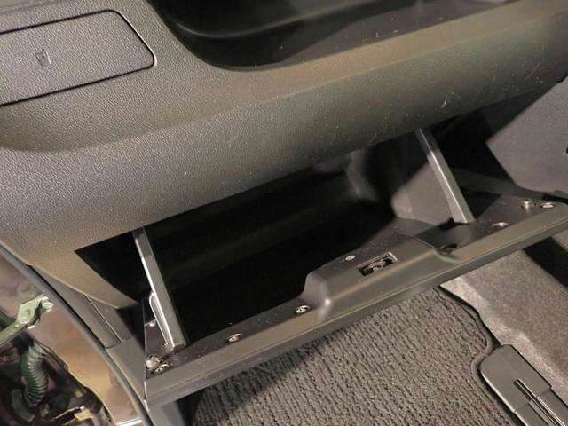 ◆グローボックスには車検証・自賠責保険・保険証券・取扱説明書・保証書などを保管されると便利です♪また車検証ケースは弊社オリジナルで店舗の電話番号も記載していますのでお困りの際などお気軽にご連絡下さい。