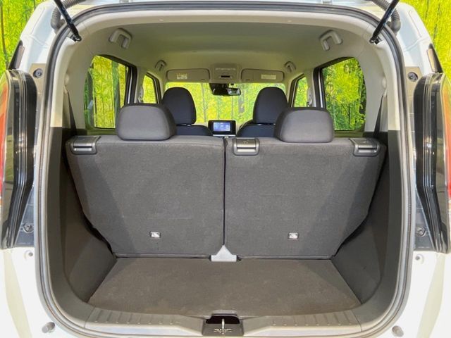 普段のお買い物や通勤、送迎等に十分な荷室スペースを確保しております。セカンドシートを倒すと、大きな荷物の積載も可能です♪