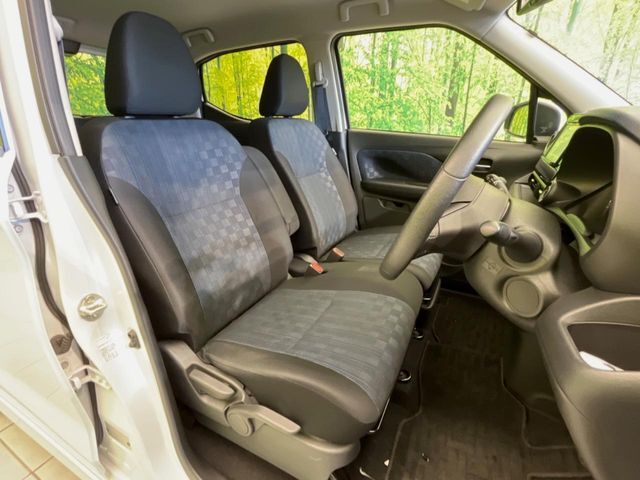 運転席シート廻りは使用感も少なく、良好な状態となっています。丁寧に使われていたことがよくわかりますね。