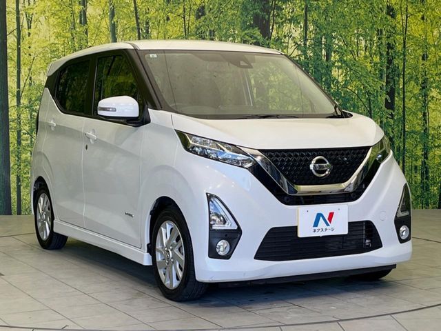 大好評のボディコーティング「弾スプラッシュコート」もご納車までに施工可能。通常のガラスコートと異なる、耐久年数6年の無機質ガラスコーティングが、ボディをキレイな状態に保ってくれます。