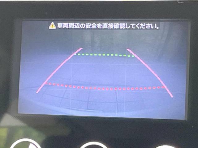 【バックカメラ】駐車時に後方がリアルタイム映像で確認できます。大型商業施設や立体駐車場での駐車時や、夜間のバック時に大活躍！運転スキルに関わらず、今や必須となった装備のひとつです！