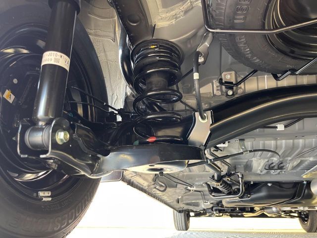 お車を安心してお乗りいただく為には、足回りの定期点検が欠かせません。サービスサポート（有償保証）では無料点検もご提供しており、安心のカーライフをお過ごしいただけるサポート体制が整っています。