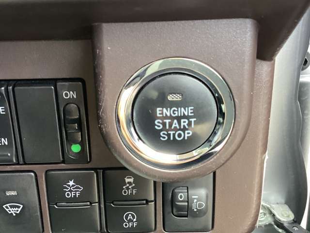 このボタンでエンジンの始動＆停止が出来ます