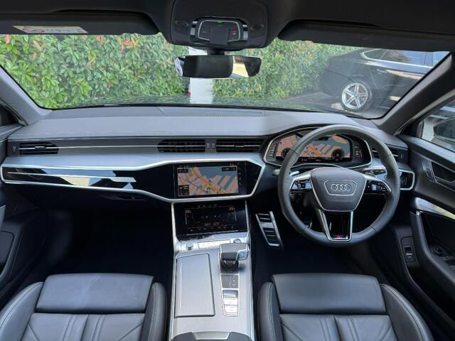 Audiのインテリアはエクステリア同様、優れたデザイン性とクオリティ、そして機能性を兼ね備えております。