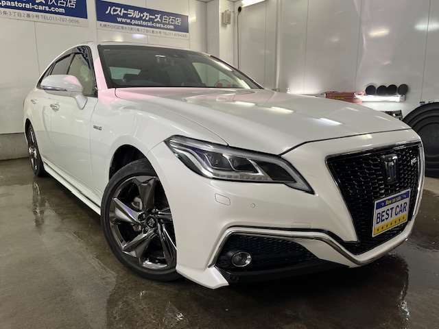 キレイなホワイトパールクリスタルシャインパールボディにデザインの良い純正18インチスパッタリングアルミホイールがしっかりマッチしていますッ！