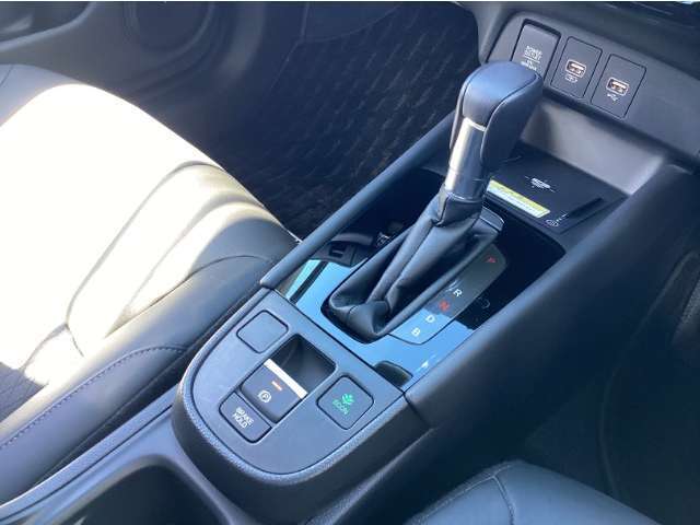最新の電子制御パーキングブレーキ装備！ブレーキホールド機能も装備していますので渋滞時の疲れが軽減されますよ！