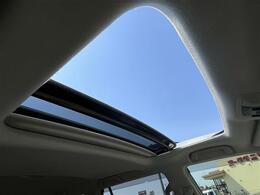 ◆サンルーフ◆車内には爽やかな風や太陽の穏やかな光が差し込みます☆
