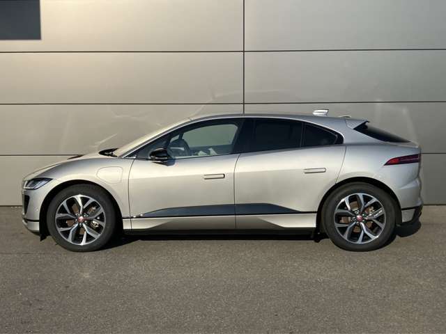 お客様にご満足いただける「理想の一台」をご提案いたします。ランドローバー金沢スタッフ一同、ご来場を心よりお待ちしております