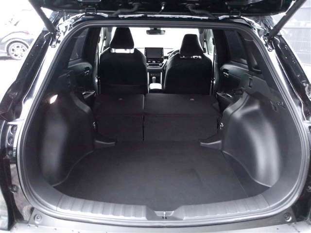 広々としたラゲージスペースを備えています。大きなものや長さのある荷物もしっかりと積み込めます。