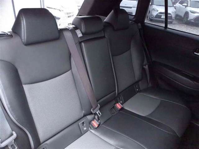 ゆとりある広々とした車内空間は、ドライブを始め買い物やレジャーなど、幅広く活躍します。一人でもみんなとでもお出かけを楽しみましょう！