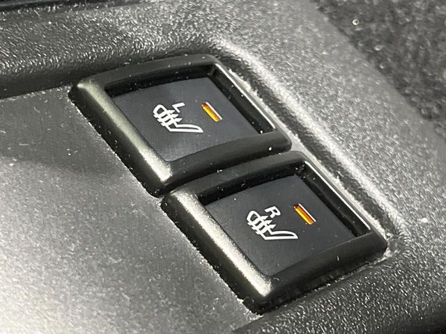 【シートヒーター】寒い日に重宝するシートヒーター！エアコンより早く温まってくれるので寒がりの人も安心ですね♪エアコンの温風は乾燥するから苦手、という方にもをおすすめです。