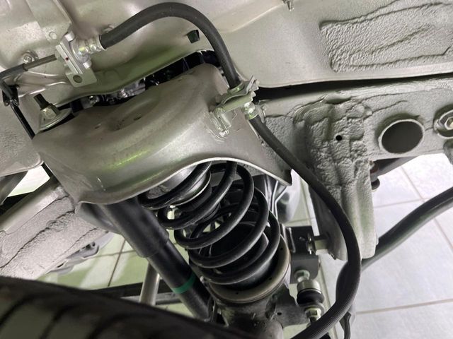 お車を安心してお乗りいただく為には、足回りの定期点検が欠かせません。サービスサポート（有償保証）では無料点検もご提供しており、安心のカーライフをお過ごしいただけるサポート体制が整っています。