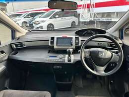 【インパネ】メモリーナビ・ETC・オートエアコン・ルーフモニター・オートライト・スマートキー装備♪