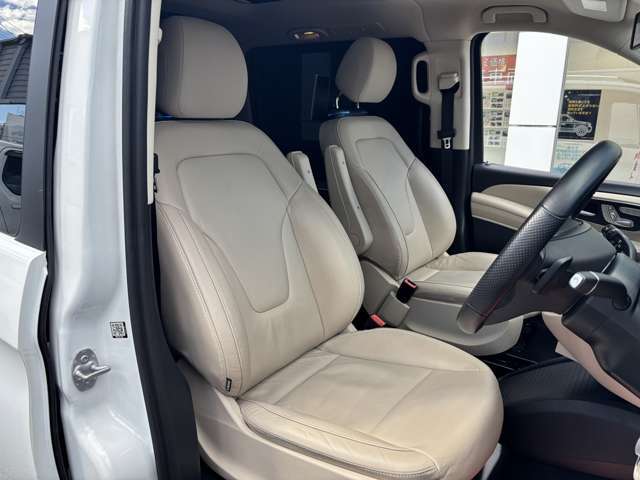 ユーポスでは、査定のプロが、メーカー・車種・年式を問わずきっちり判断し、買取したお車を販売しております。